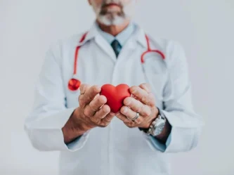 طب القلب الوقائي: لماذا تصبح الفحوصات القلبية ضرورية بعد سن الأربعين؟