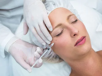 معزز البشرة (Skin Booster): دليلك الشامل لبشرة مرطبة، مشرقة وممتلئة الحيوية
