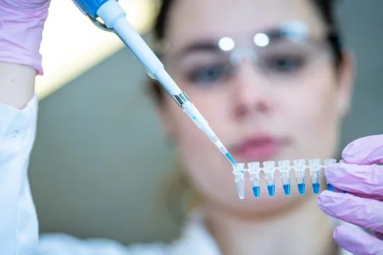 Traitement visage aux exosomes : Processus d'injection 2026